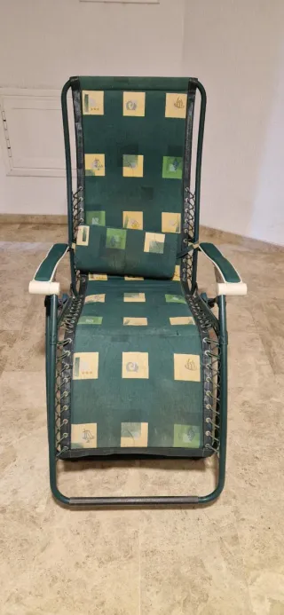 Lettino pieghevole ideale per il relax all'aperto