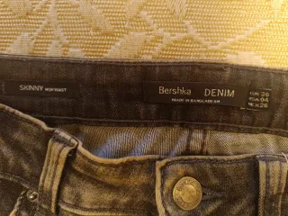 Pantalones vaqueros negros desgastados Skinny