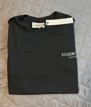 Camiseta ESSENTIALS