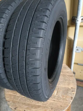 Vendo 2 Neumáticos de Furgoneta Buen Estado