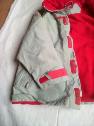 Chaqueta infantil gris y roja