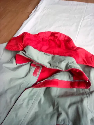 Chaqueta infantil gris y roja