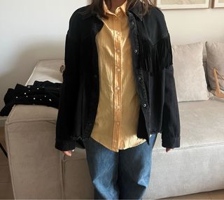 Sobrecamisa negra con flecos
