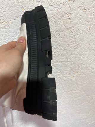 Botas de lona blancas con suela gruesa