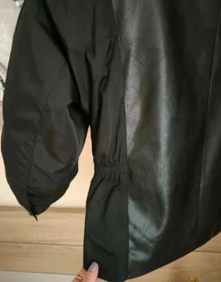 Cazadora negra Amitié