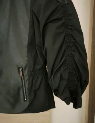 Cazadora negra Amitié