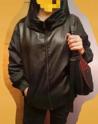 Cazadora negra Amitié