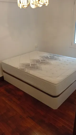 Canapé abatible blanco y gris