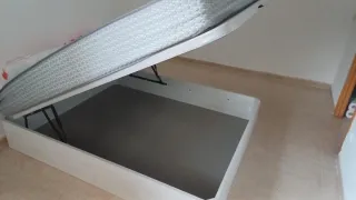 Canapé abatible blanco y gris