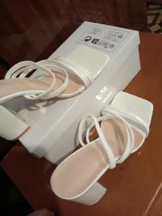 Tacchi bianchi molto comodi nuovi