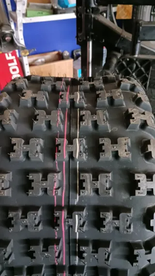 18X10.00 R8 22J MAXXIS RAZR