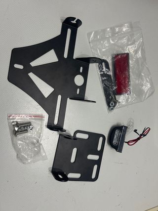 Portamatriculas universal moto con luz LED