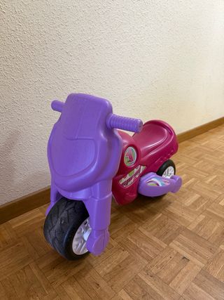 Moto correpasillos morada y rosa