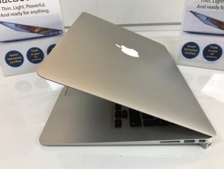 MacBook Air 13” 8GB RAM 256GB SSD