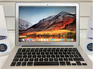 MacBook Air 13” 8GB RAM 256GB SSD