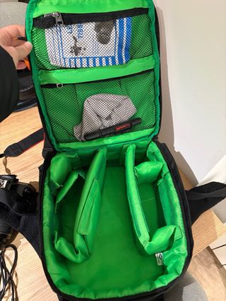 Cámara Canon EOS 1100 D con accesorios