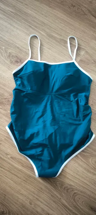 Traje de baño entero verde azulado y blanco