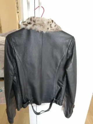 Chaqueta de piel, con pelo en el cuello