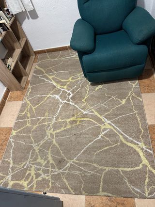 Alfombra beige y amarilla diseño mármol