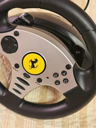 Volante Thrustmaster Ferrari  PS one / PS2