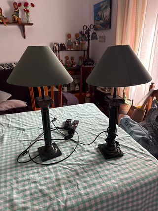 Lámparas de mesa verdes y negras