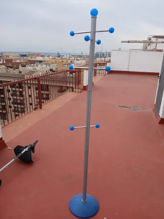 Perchero azul como nuevo