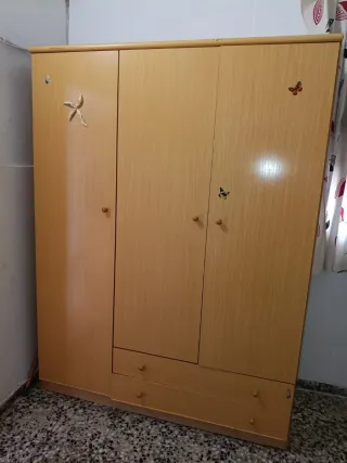 Armario de madera 3 puertas
