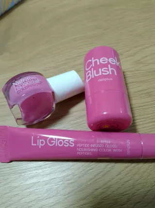 Lip Gloss, Cheek Blush y Esmalte