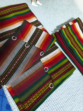 Tende in tessuto con righe multicolori