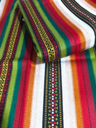 Tende in tessuto con righe multicolori