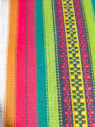 Tende in tessuto con righe multicolori