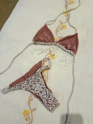 Bikini Crochet Blanco y Lila