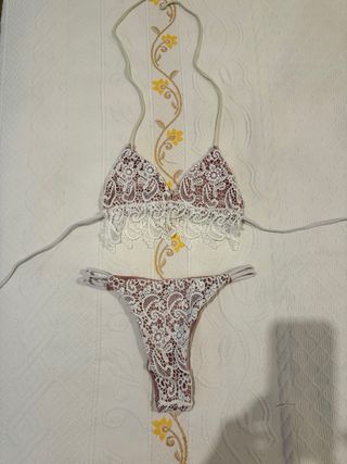 Bikini Crochet Blanco y Lila