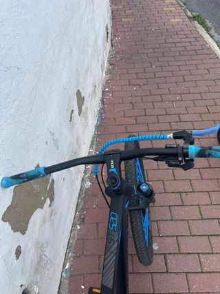 Bicicleta Rockrider Negra y Azul