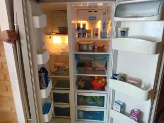 Nevera tipo americana en perfecto funcionamiento