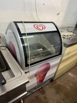 Congelador de helados con vitrina