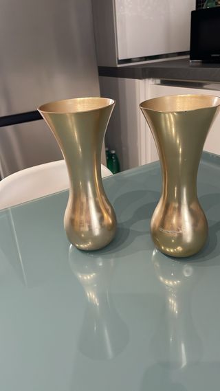 Coppia vasi decorativi in metallo