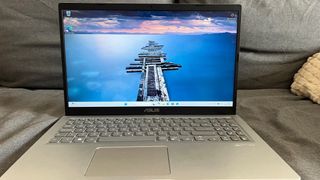 ASUS VivoBook 15 i3 8GB RAM 256GB SSD