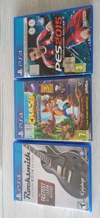 PS4 Bianca 500GB + Giochi e Accessori