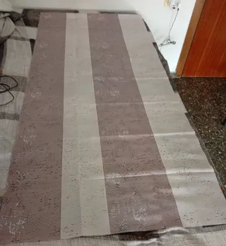 Juego de cortinas de ventana beige y marrón