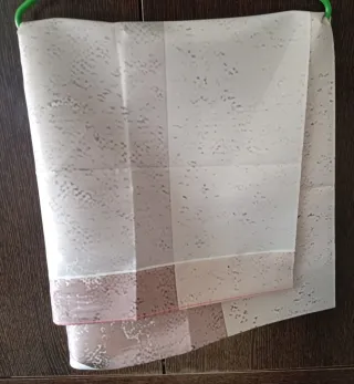 Juego de cortinas de ventana beige y marrón