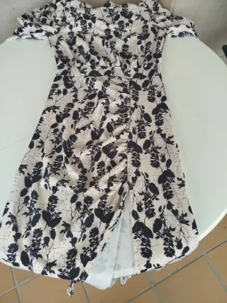 Elegante Vestido Invitada en Beige y Negro