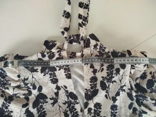 Elegante Vestido Invitada en Beige y Negro