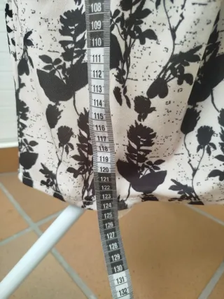 Elegante Vestido Invitada en Beige y Negro