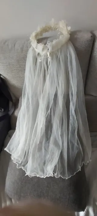 Velo Comunión con Corona Vintage es de color perla