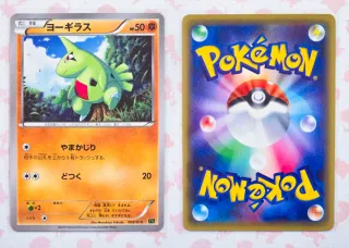 Cartas Pokémon variadas.