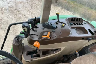 Leerr anuncio Tractor John Deere 5820 4WD 2004