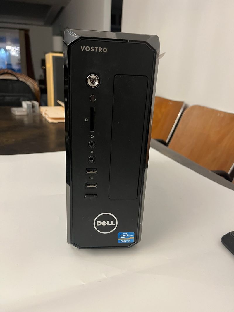 Ordenador Dell Vostro i3 con accesorios