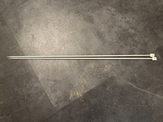Agujas de tejer metálicas. 59 cm
