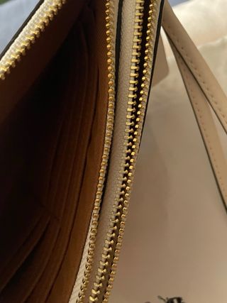 Cartera Coach Beige y Dorada